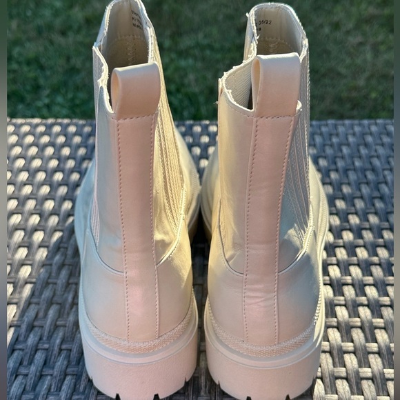 Abercrombie & Fitch Loris Ankle Boots - Size 10 - Like New - Picture 5 of 5